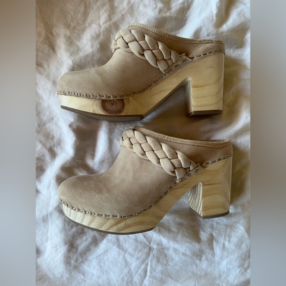 Dolce Vita Wooden Clogs - Picture 3 of 5